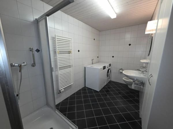 Immobilie in Dussnang - Zu verkaufen an der Haushaldenstrasse 2a in 8374 Dussnang; grosse 5½ Zi.-Dachwohnung, an ruhiger, sonniger Lage /nur 2 Gehminute bis ÖV ! - Bild 6