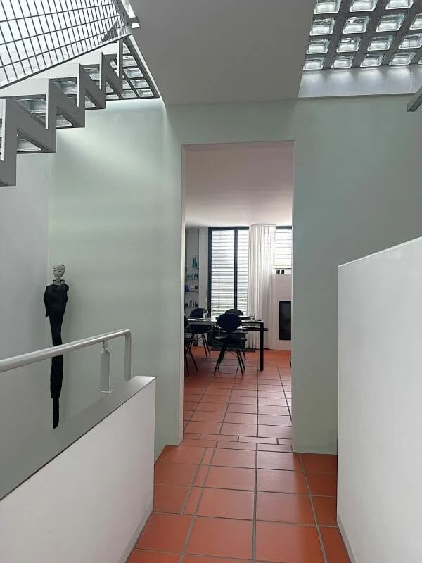 Immobilie in Schmitten Fr - Zeitlose Architektur trifft auf überraschende Wohnqualität - Bild 16