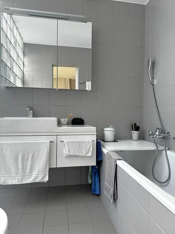 Immobilie in Schmitten Fr - Zeitlose Architektur trifft auf überraschende Wohnqualität - Bild 20