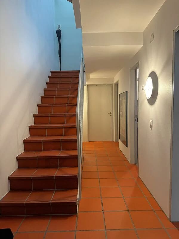 Immobilie in Schmitten Fr - Zeitlose Architektur trifft auf überraschende Wohnqualität - Bild 21