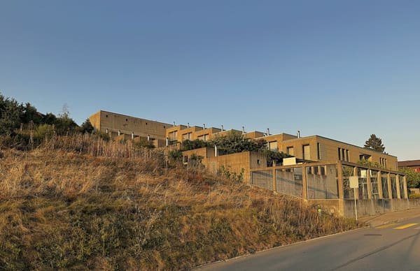 Immobilie in Schmitten Fr - Zeitlose Architektur trifft auf überraschende Wohnqualität - Bild 8