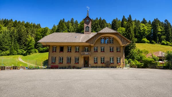 Immobilie in Sumiswald - Grosszügige Mehrgeneration-Liegenschaft, 2'232 m² Grundstück und viel Ruhe im Emmental - Bild 0