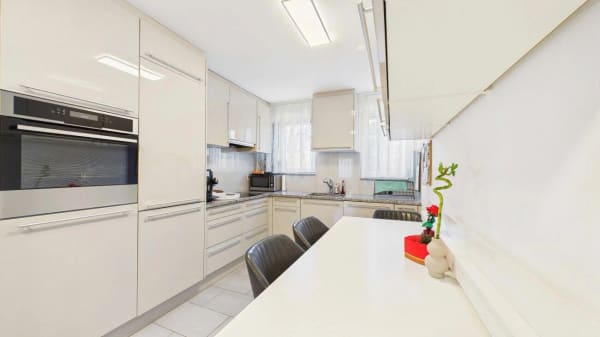 Immobilie in Wettingen - Komfortable 4.5-Zimmer-Wohnung mit praktischer Raumaufteilung - Bild 7
