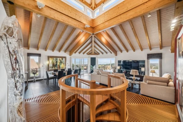 Immobilie in L'abergement - Villa d'architecte contemporaine, volumes spectaculaires, au pied du S - Bild 0