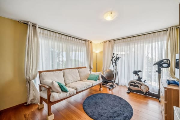 Immobilie in L'abergement - Villa d'architecte contemporaine, volumes spectaculaires, au pied du S - Bild 12