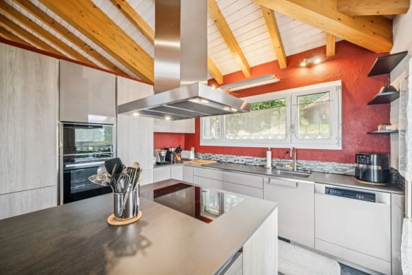 Immobilie in L'abergement - Villa d'architecte contemporaine, volumes spectaculaires, au pied du S - Bild 4