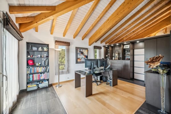 Immobilie in L'abergement - Villa d'architecte contemporaine, volumes spectaculaires, au pied du S - Bild 6