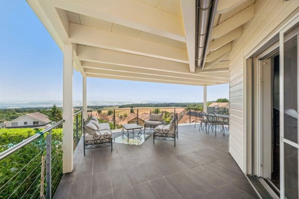 Immobilie in L'abergement - Villa d'architecte contemporaine, volumes spectaculaires, au pied du S - Bild 9