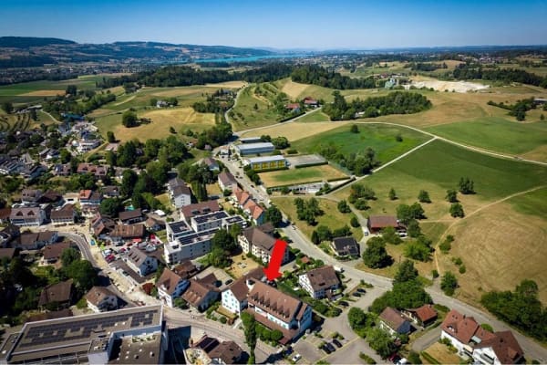 Immobilie in Gossau Zh - Mitten im Zentrum! Gepflegte Dach-Maisonette-Wohnung - Bild 1