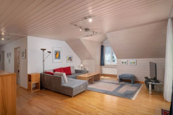 Immobilie in Gossau Zh - Mitten im Zentrum! Gepflegte Dach-Maisonette-Wohnung - Bild 4