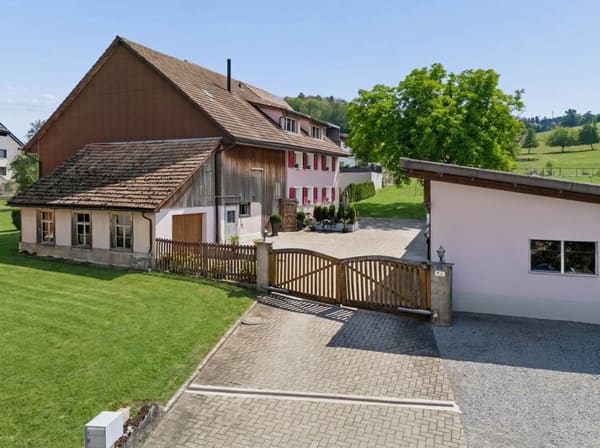 Immobilie in Braunau - Stall, Reitplatz und FÃ¼hranlage sowie Weiden direkt am Haus - Bild 0
