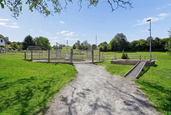 Immobilie in Braunau - Stall, Reitplatz und FÃ¼hranlage sowie Weiden direkt am Haus - Bild 4