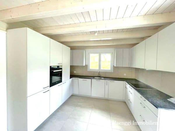 Immobilie in Läufelfingen - Neue, grosszügige 5 bis 7.5-Zi-EFH mit weiter Aussicht in Läufelfingen - Bild 9
