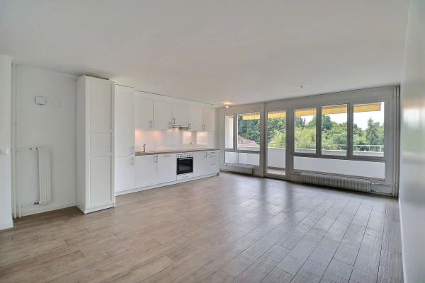 Immobilie in Chailly-montreux - OPPORTUNITE: APPARTEMENT DE 4,5 PIECES LIBRE DE SUITE AVEC ARRETS DE BUS A PROXIMITE - Bild 2