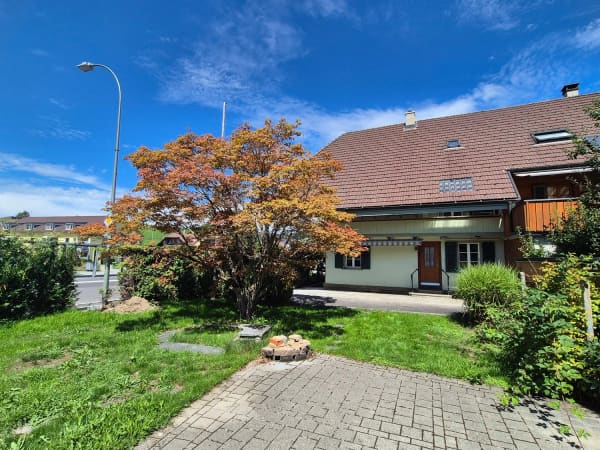 Immobilie in Biglen - Charmantes 6.5-Zimmer Doppeleinfamilienhaus mit Altbau-Flair in Biglen - Bild 5