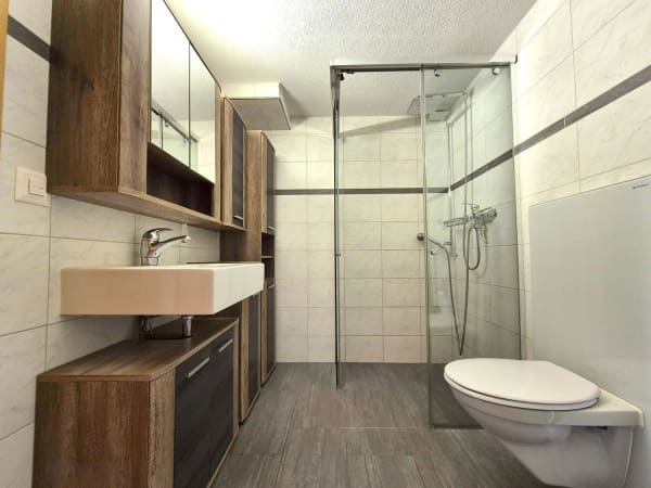 Immobilie in Biglen - Charmantes 6.5-Zimmer Doppeleinfamilienhaus mit Altbau-Flair in Biglen - Bild 8