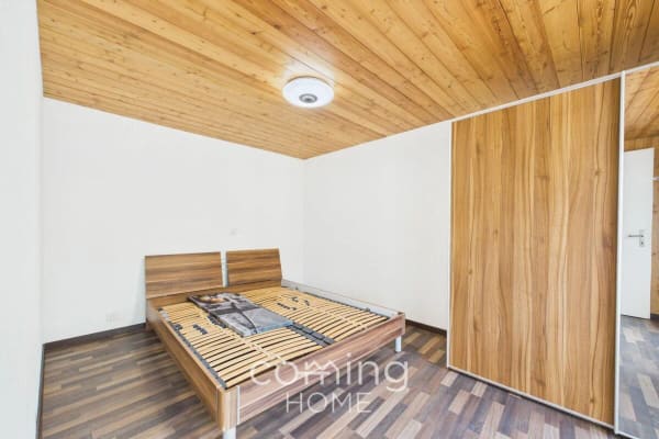 Immobilie in Unterems - Alpines Zweifamilienhaus mit Panoramablick, Terrassen, Stall und Doppelgarage - Unterems - Bild 11