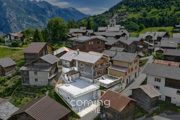 Immobilie in Unterems - Alpines Zweifamilienhaus mit Panoramablick, Terrassen, Stall und Doppelgarage - Unterems - Bild 2