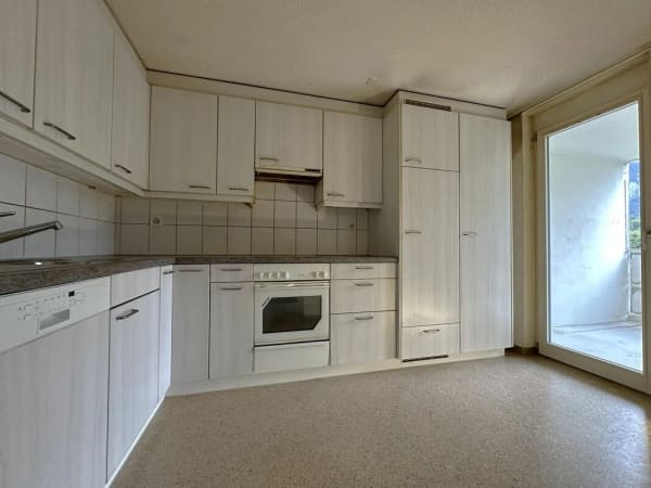 Immobilie in Glarus - 4.5 Zimmer-Wohnung mit Autoabstellplatz - Bild 2