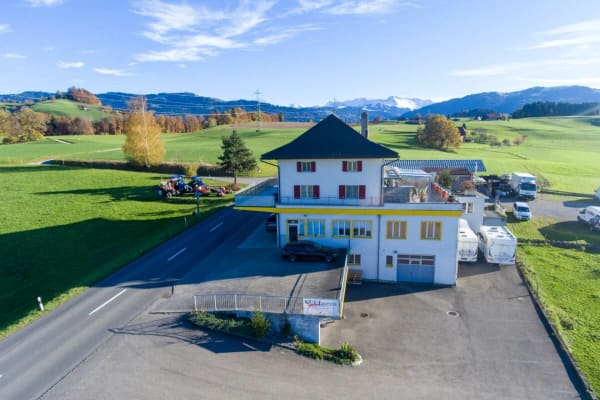 Immobilie in Alterswil Fr - Charmante Wohnhaushälfte mit Werkstatt und Alpenpanorama - Bild 0