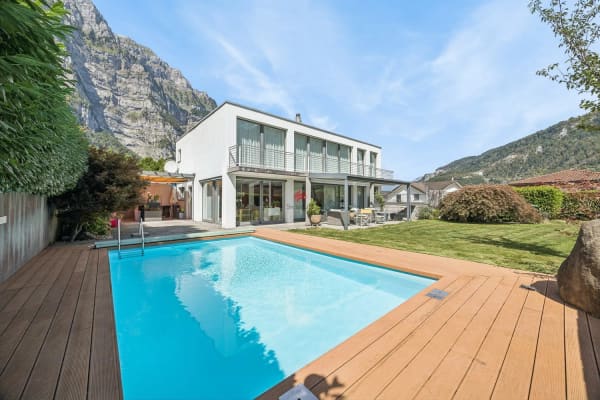 Immobilie in Riedern - Wohntraum mit Pool und Bergsicht - Bild 1
