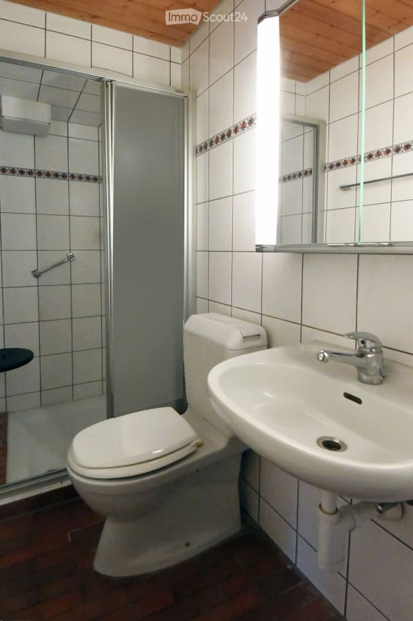 Immobilie in Bäriswil Be - Grosszügige 6.5-Zimmer-Galerie-Wohnung mit Kamin und Einstellhallenplatz in Bäriswil - Bild 12