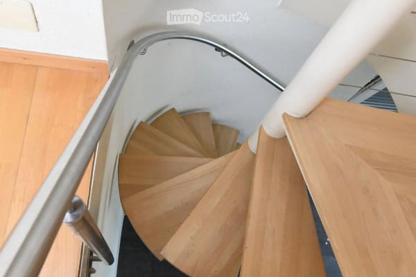 Immobilie in Bäriswil Be - Grosszügige 6.5-Zimmer-Galerie-Wohnung mit Kamin und Einstellhallenplatz in Bäriswil - Bild 14