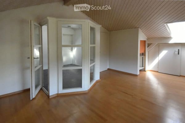 Immobilie in Bäriswil Be - Grosszügige 6.5-Zimmer-Galerie-Wohnung mit Kamin und Einstellhallenplatz in Bäriswil - Bild 17