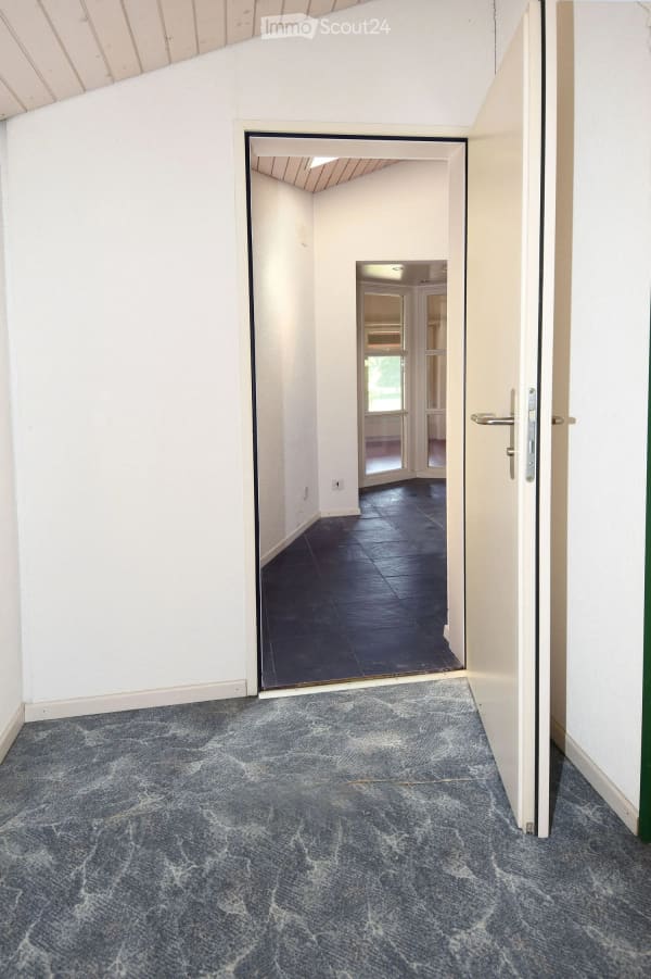 Immobilie in Bäriswil Be - Grosszügige 6.5-Zimmer-Galerie-Wohnung mit Kamin und Einstellhallenplatz in Bäriswil - Bild 19