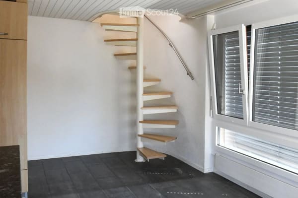 Immobilie in Bäriswil Be - Grosszügige 6.5-Zimmer-Galerie-Wohnung mit Kamin und Einstellhallenplatz in Bäriswil - Bild 2