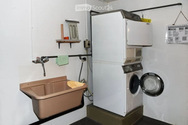 Immobilie in Bäriswil Be - Grosszügige 6.5-Zimmer-Galerie-Wohnung mit Kamin und Einstellhallenplatz in Bäriswil - Bild 21