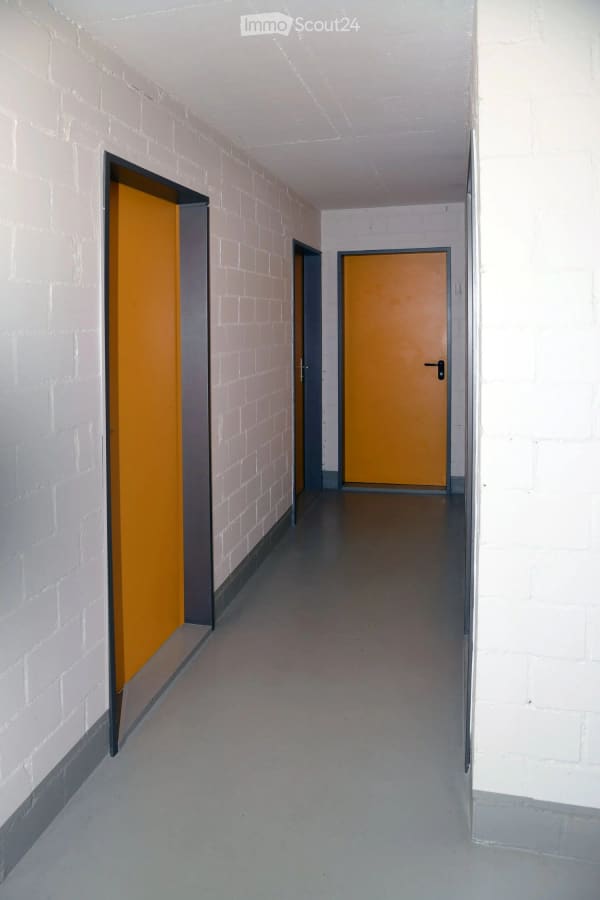 Immobilie in Bäriswil Be - Grosszügige 6.5-Zimmer-Galerie-Wohnung mit Kamin und Einstellhallenplatz in Bäriswil - Bild 23