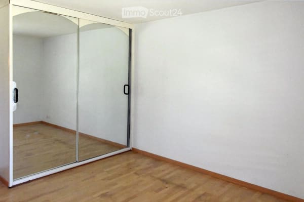 Immobilie in Bäriswil Be - Grosszügige 6.5-Zimmer-Galerie-Wohnung mit Kamin und Einstellhallenplatz in Bäriswil - Bild 7