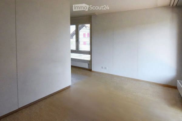 Immobilie in Bäriswil Be - Grosszügige 6.5-Zimmer-Galerie-Wohnung mit Kamin und Einstellhallenplatz in Bäriswil - Bild 8