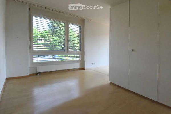 Immobilie in Bäriswil Be - Grosszügige 6.5-Zimmer-Galerie-Wohnung mit Kamin und Einstellhallenplatz in Bäriswil - Bild 9