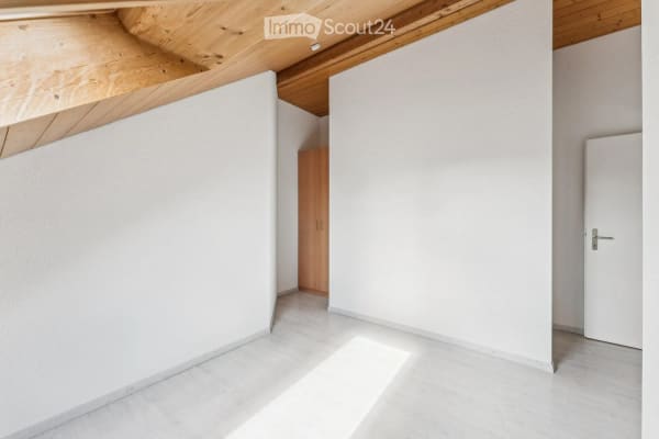 Immobilie in Schwarzenburg - Zentral wohnen, einziehen und wohlfühlen – 4.5-Zimmer-Dachwohnung mit Galerie - Bild 14