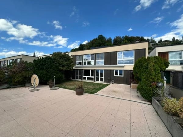 Immobilie in Dürnten - Charmantes 5.5-Zimmer-Terrassenhaus mit traumhafter Aussicht - Bild 1