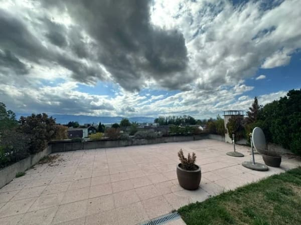 Immobilie in Dürnten - Charmantes 5.5-Zimmer-Terrassenhaus mit traumhafter Aussicht - Bild 2