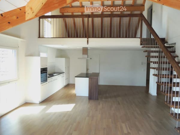Immobilie in Lotzwil - Charmante 4.5-Zimmer-Dachwohnung in Lotzwil â€“ Wohnen mit Stil und Weitblick - Bild 0