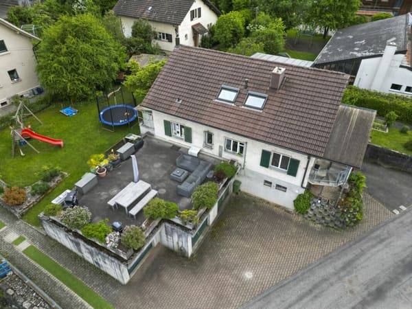 Immobilie in Uetendorf - Zweifamilienhaus: Viel Platz, viel Potential - Bild 0