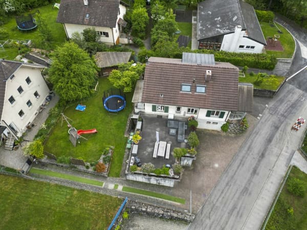 Immobilie in Uetendorf - Zweifamilienhaus: Viel Platz, viel Potential - Bild 1