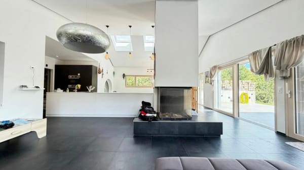 Immobilie in Büren So - GrosszÃ¼giges 7.5-Zimmer-Einfamilienhaus mit Einliegerwohnung und traumhafter Aussicht - Bild 1