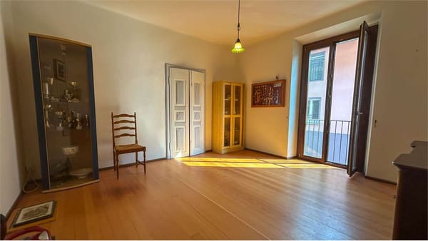 Immobilie in Riva San Vitale - Villa storica indipendente con ampio giardino e terreno edificabile - Bild 10