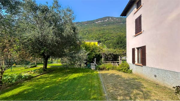 Immobilie in Riva San Vitale - Villa storica indipendente con ampio giardino e terreno edificabile - Bild 2