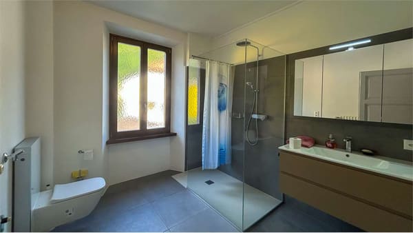 Immobilie in Riva San Vitale - Villa storica indipendente con ampio giardino e terreno edificabile - Bild 6