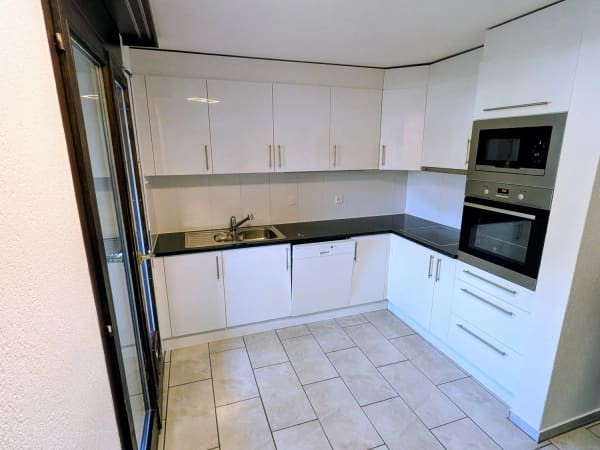 Immobilie in Dotzigen - Charmante renovierte 4-Zimmer-Wohnung mit Gemeinschaftspool/Sauna und Garage in Dotzigen - Bild 5