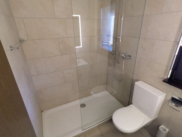 Immobilie in Dotzigen - Charmante renovierte 4-Zimmer-Wohnung mit Gemeinschaftspool/Sauna und Garage in Dotzigen - Bild 6