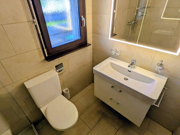 Immobilie in Dotzigen - Charmante renovierte 4-Zimmer-Wohnung mit Gemeinschaftspool/Sauna und Garage in Dotzigen - Bild 7