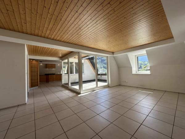 Immobilie in Linthal - 6 Zimmer Dachwohnung direkt beim Bahnhof Linthal - Bild 0