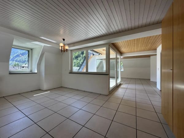 Immobilie in Linthal - 6 Zimmer Dachwohnung direkt beim Bahnhof Linthal - Bild 1